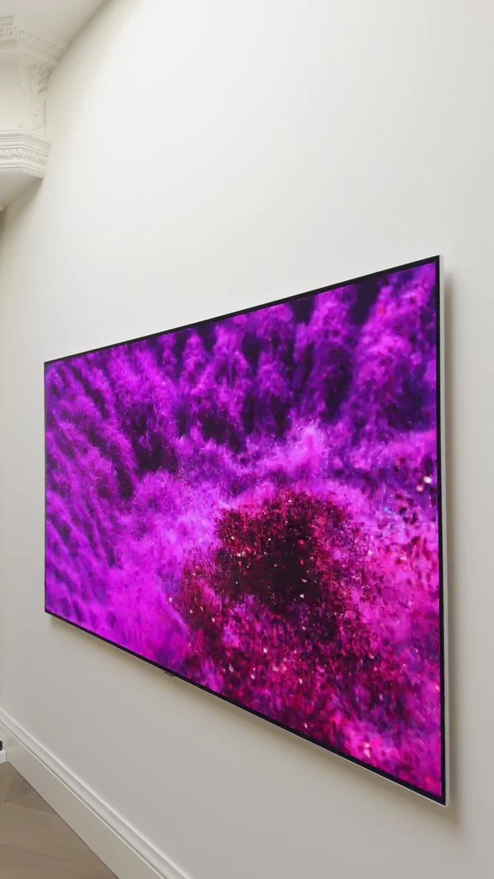 Реальная установка LG OLED — яркое изображение и положение экрана у стены